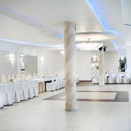 Pelikan Aleksandrow Lodzki Exterior photo